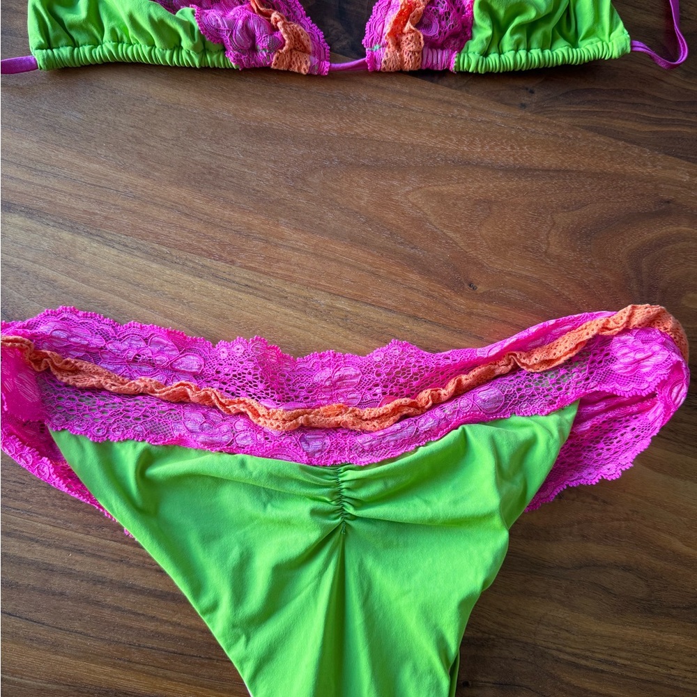 Beach Bunny California OG Lady Lace Bikini in Lime🔥🔥🔥 - Picture 4 of 6